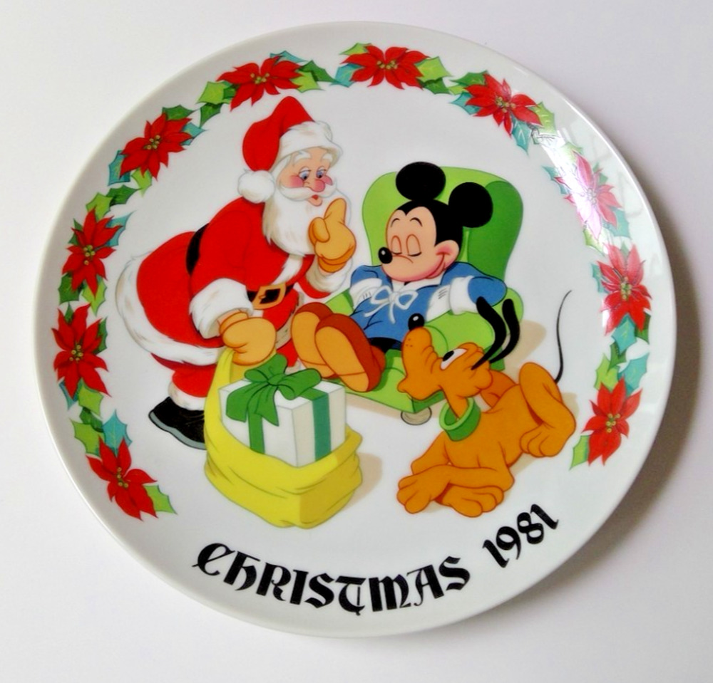 WALT DISNEY THIRD EDITION CHRISTMAS 1981 DECORATIVE PLATE- VINTAGE